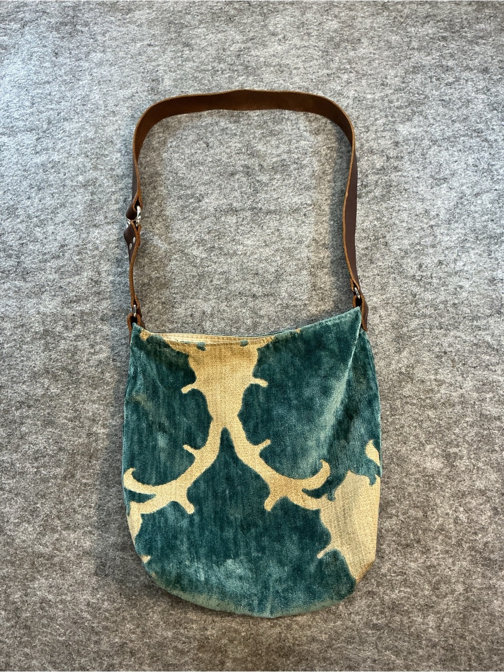 Midi Queen Tapestry Made in CALIFORNIA Patterned Shoulder Bag with Leather Stra